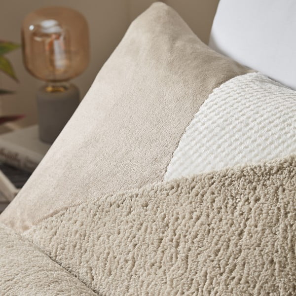 Biancheria da letto matrimoniale in micropile beige 200x200 cm Larsson Geo - Catherine Lansfield-image-2