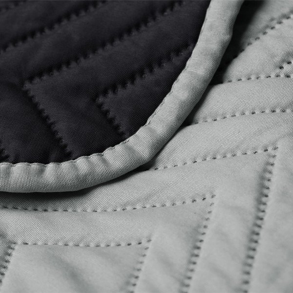 Copriletto nero/grigio chiaro in microfibra con rivestimento trapuntato 240x260 cm Softa – Restilo-image-2