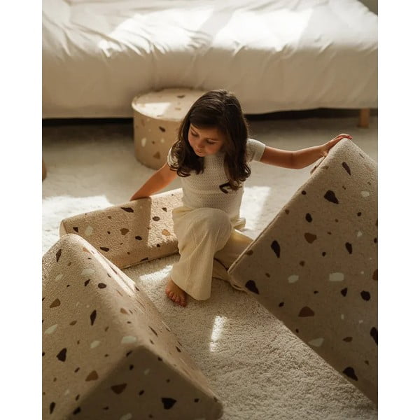 Poltrona per bambini marrone chiaro con rivestimento in bouclé e ciniglia Terrazzo Moon – Wigiwama-image-1