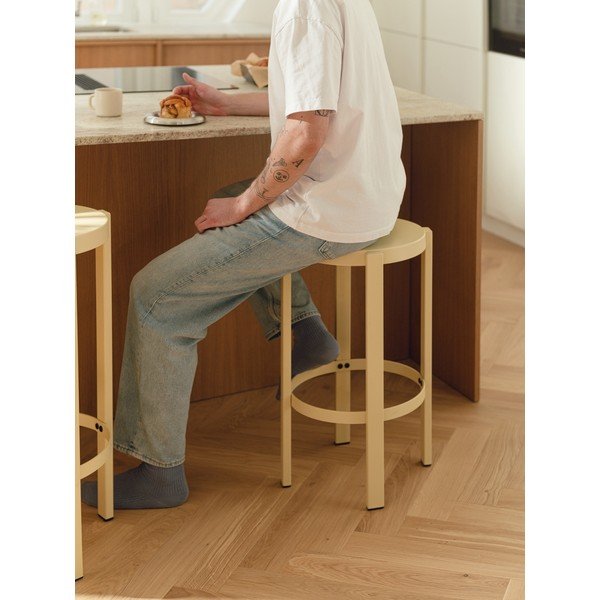 Sgabello giallo in acciaio Doon – noo.ma-image-1