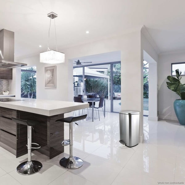 Cestino per la spazzatura color argento opaco in acciaio con pedale 50 l   Akira – Spirella-image-1