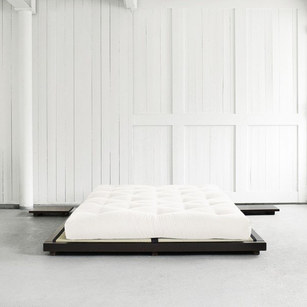 Letto matrimoniale in pino con materasso e tatami Dock Comfort Mat Nero/Naturale, 140 x 200 cm - Karup Design-image-1
