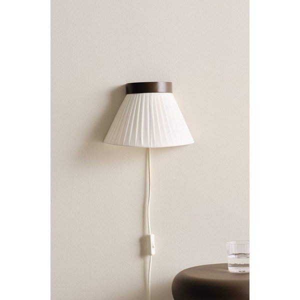 Lampada da parete bianca/marrone in tessuto con alimentazione a corrente Alvar – Jotex-image-3