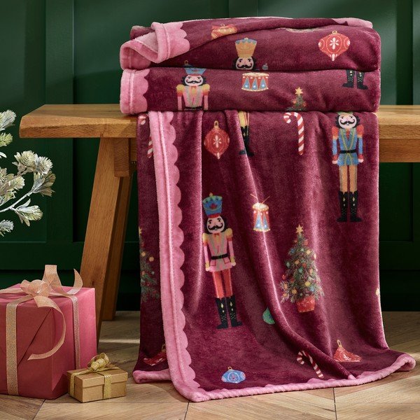 Coperta burgundy/rosa a tema natalizio 170x130 cm Christmas Nutcracker – Catherine Lansfield-image-1