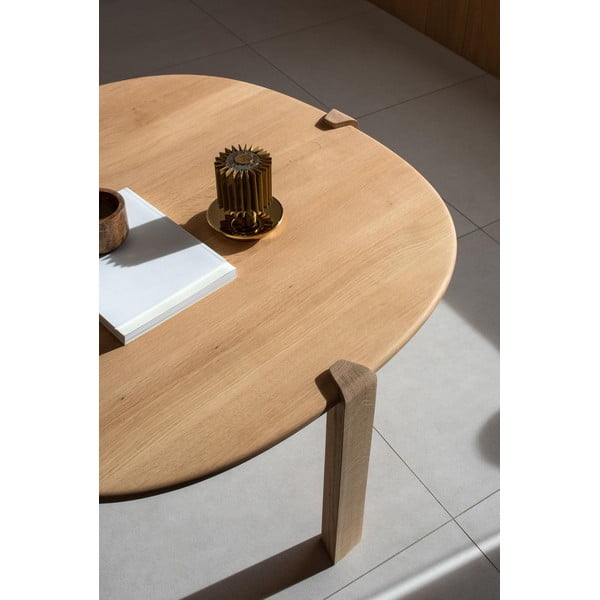 Tavolino da salotto rotondo di colore naturale in rovere massiccio ø 100 cm Kulin – Gazzda-image-1