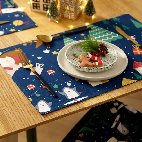 Tovaglietta di stoffa 2 pezzi con motivo natalizio 30x46 cm Santa's Christmas Wonderland - Catherine Lansfield-image-1