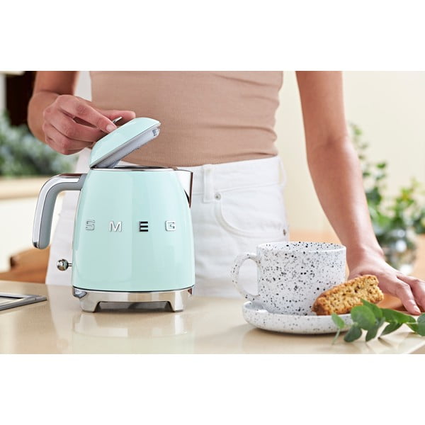 Teiera in acciaio inox verde chiaro 800 ml Retro Style - SMEG-image-1