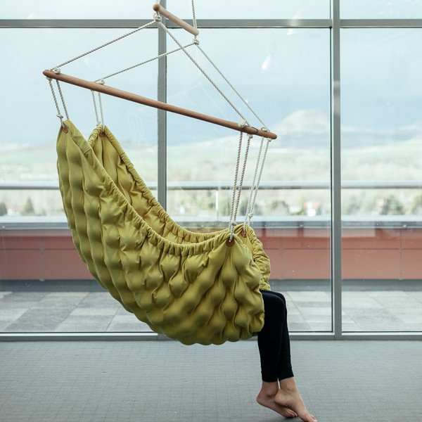 Sedia a dondolo per interni beige scuro Swingy In - Linda Vrňáková-image-4