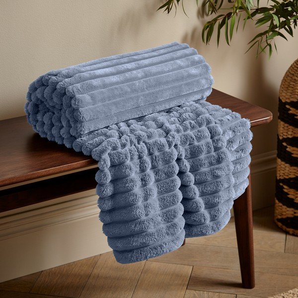 Coperta blu in micropile 130x170 cm Cosy Ribbed – Catherine Lansfield-image-1
