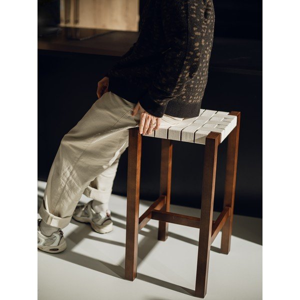 Sedia da bar marrone in rovere massiccio (altezza della seduta 68 cm) Toli – noo.ma-image-1