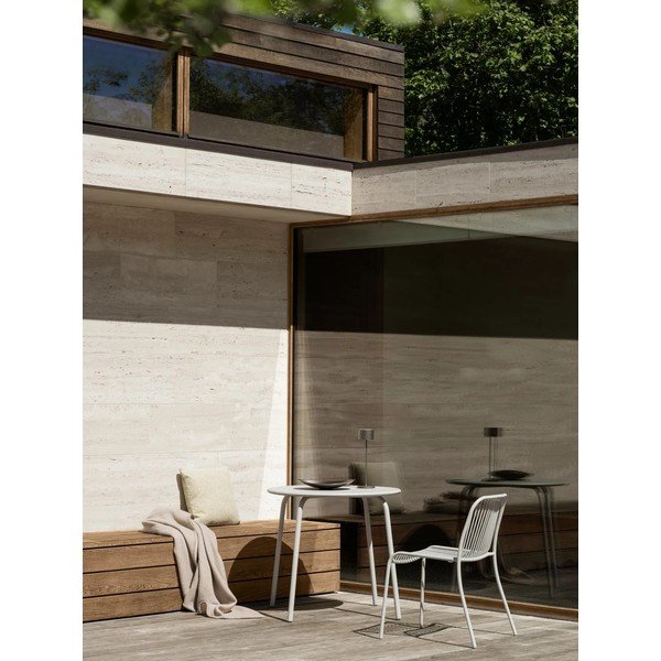 Sedia da esterno grigio chiaro in metallo Yua Wire – Blomus-image-1