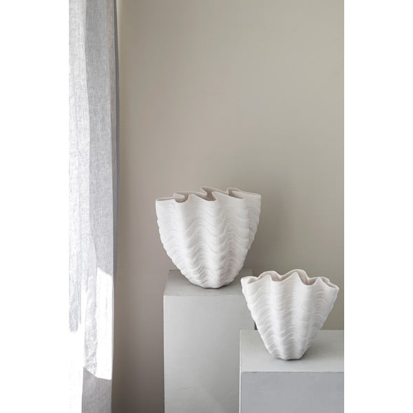 Vaso in poliresina bianca (altezza 22 cm) Shell - Mette Ditmer Denmark-image-1