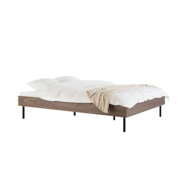Letto matrimoniale colore naturale scuro con effetto noce in truciolato senza testiera con rete inclusa 180x200 cm Streiko – noo.ma