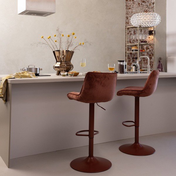 Sgabello da bar marrone cognac imbottito con altezza regolabile Marten – WOOOD-image-2