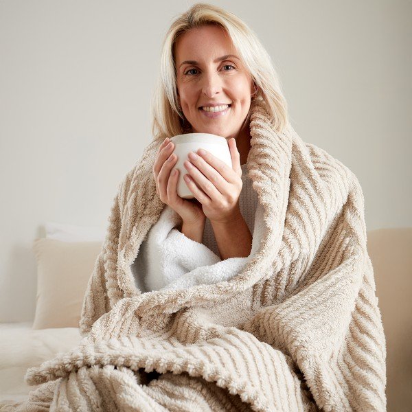 Copriletto di colore naturale 230x220 cm Heat Buddy Super Thermal – Catherine Lansfield-image-2