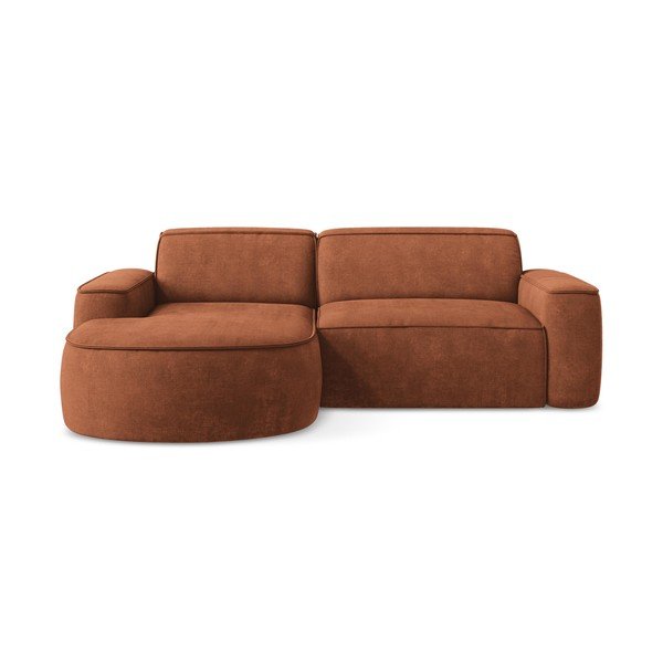 Divano angolare color terracotta (con penisola a sinistra/con chaise lounge) con rivestimento in ciniglia Omao – Makamii