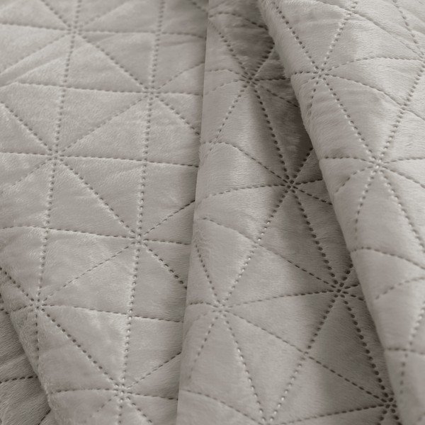 Copriletto greige in velluto con rivestimento trapuntato 240x260 cm Laila – Restilo-image-3