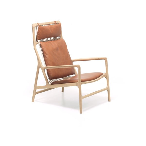 Poltrona con struttura in rovere massiccio e seduta in pelle di bufalo color marrone cognac. Dedo - Gazzda