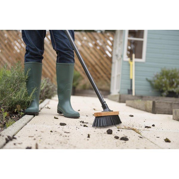 Elementi essenziali della scopa nera - Addis-image-1