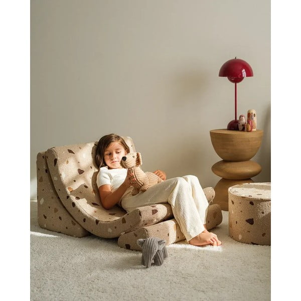Poltrona per bambini marrone chiaro con rivestimento in bouclé e ciniglia Terrazzo Moon – Wigiwama-image-4