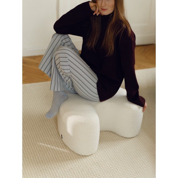 Poggiapiedi beige con rivestimento in bouclé Ü – noo.ma-image-2