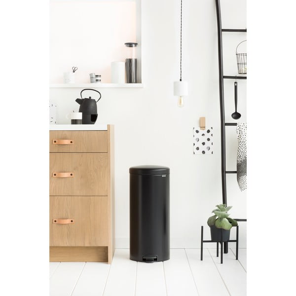 Bidone in acciaio nero opaco 30 l NewIcon - Brabantia-image-1