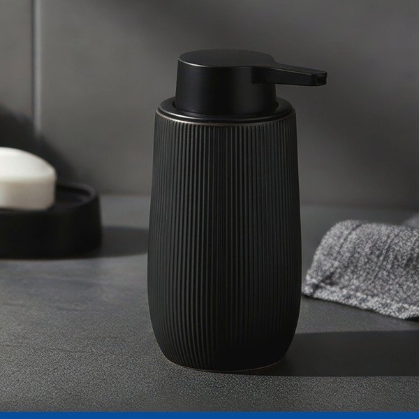 Dispenser per sapone nero in plastica 400 ml Fablo – Wenko-image-1