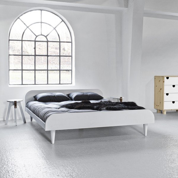 Dvoulůžková postel z borovicového dřeva s matrací Karup Design Twist Comfort Mat White/Black, 160 x 200 cm-image-1