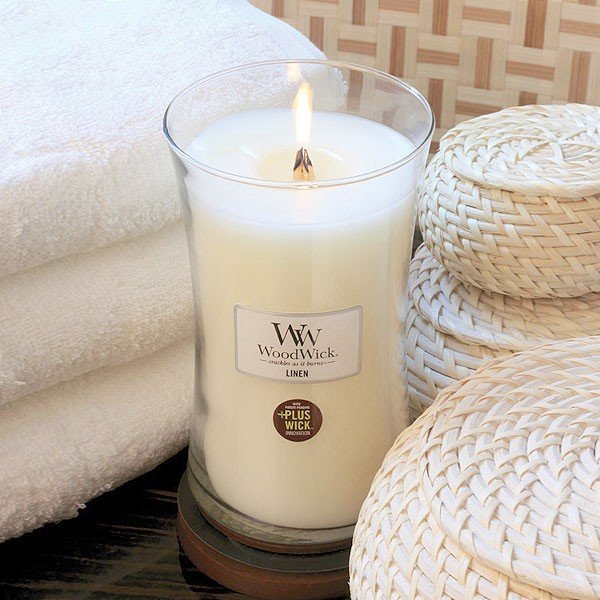 Candela al profumo di bucato appena lavato Bucato pulito, durata di combustione 110 ore - WoodWick-image-1