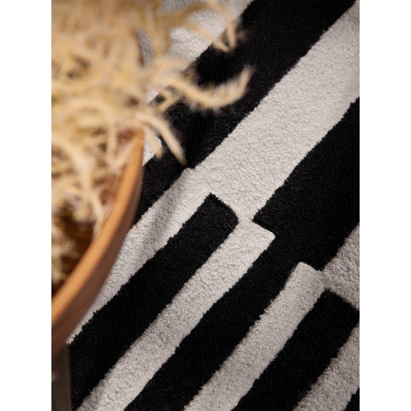 Tappeto bianco e nero in lana tessuto a mano 120x180 cm Stryve Flux – Elle Decoration-image-3