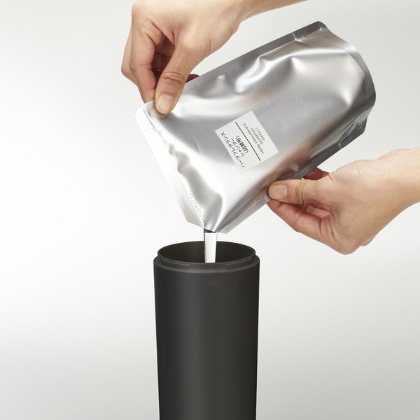 Dispenser per sapone nero in plastica 500 ml Round – YAMAZAKI-image-2