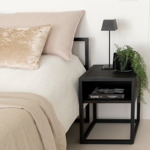 Comodino nero in rovere massiccio con ripiani Diva – Spinder Design-image-1