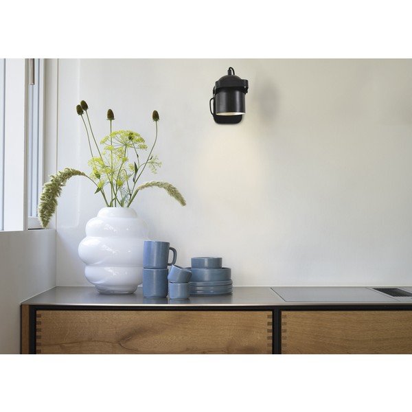 Lampada da parete nera in metallo con alimentazione a corrente con struttura flessibile Nesvik – Villa Collection-image-2
