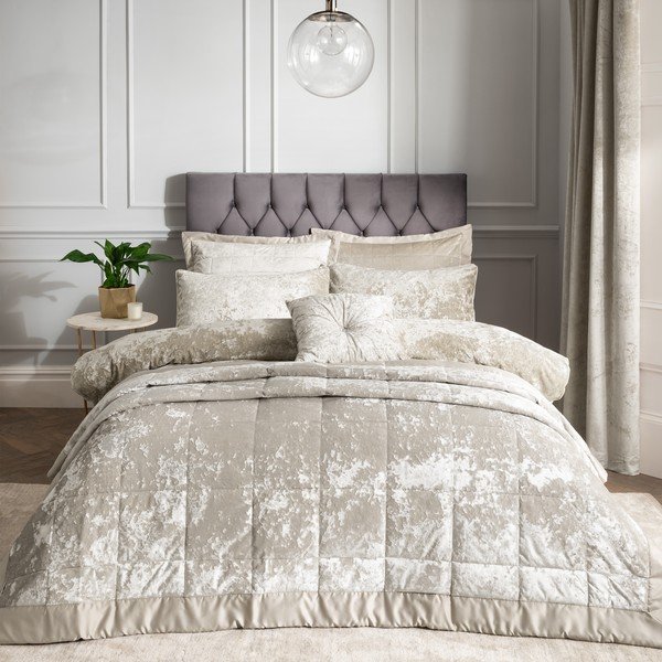 Copriletto trapuntato in velluto beige per letto matrimoniale 220x220 cm Crushed - Catherine Lansfield-image-1
