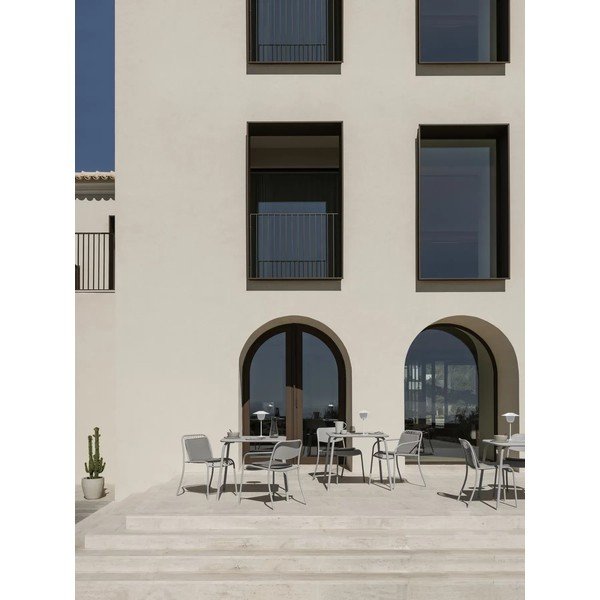 Sedia da esterno grigio chiaro in metallo Yua Wire – Blomus-image-3