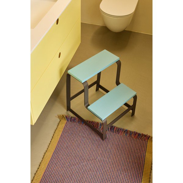 Sgabello nero/blu in rovere massiccio Step – Hübsch-image-2
