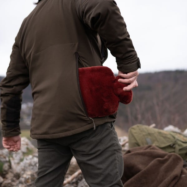 Borsa dell'acqua calda rossa in micropile 1,8 l Classic – Hugo Frosch-image-1