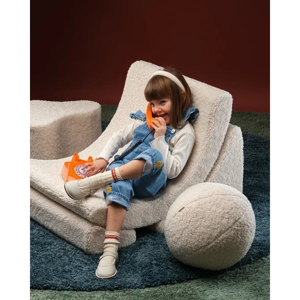 Cuscino per divano da bambini color crema con rivestimento in bouclé Ball – Wigiwama-image-1