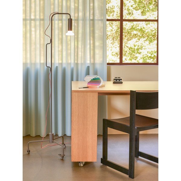 Sedia da pranzo nera con effetto rovere impilabile Forma – Hübsch-image-3