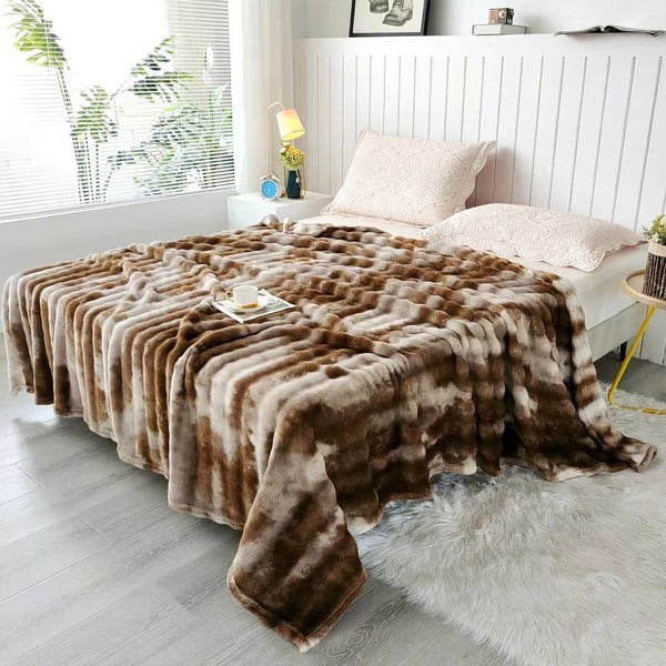 Copriletto marrone in micropile 150x200 cm Victory – My House