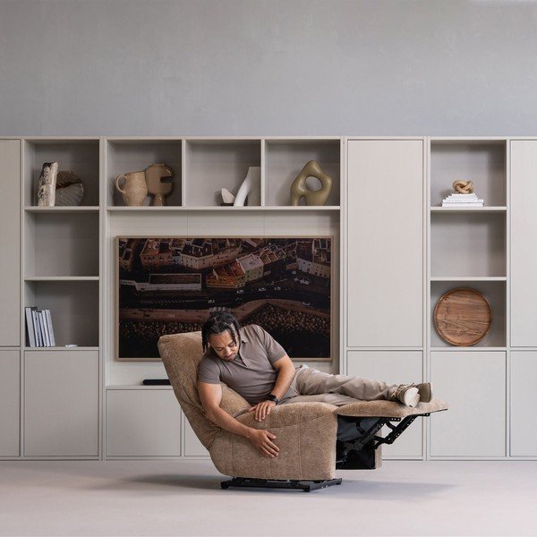 Poltrona da relax marrone chiaro reclinabile con rivestimento in velluto a coste Hein – WOOOD-image-1