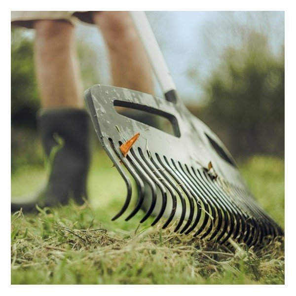 Rastrello in alluminio nero con manico Xact, larghezza 49 cm Xact L - Fiskars-image-1
