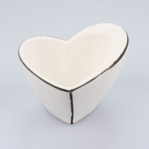 Bílý betonový květináč Dakls Small Vintage Heart