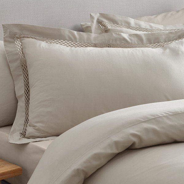 Set copripiumino e federa marrone chiaro per letto matrimoniale e per letto esteso 230x220 cm Classic Lattice Lace – Catherine Lansfield-image-2