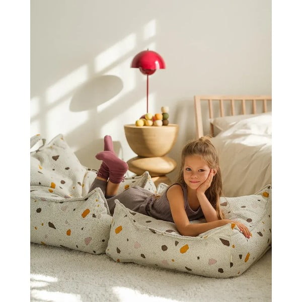 Pouf a sacco per bambini bianco con rivestimento in bouclé e ciniglia Terrazzo Square – Wigiwama-image-2
