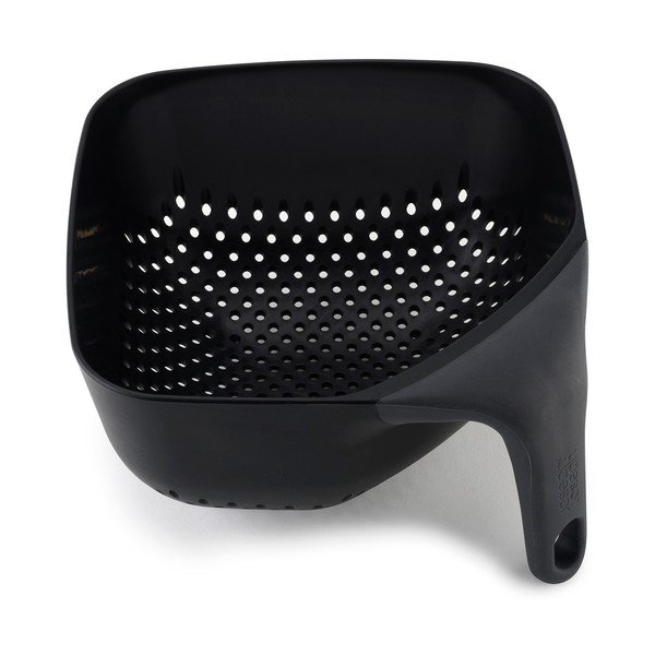 Černý kubický cedník Joseph Joseph Square Colander, 21 x 21 cm