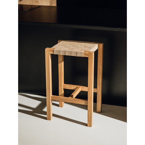 Sedia da bar di colore naturale in rovere massiccio (altezza della seduta 68 cm) Toli – noo.ma-image-1