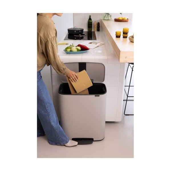 Cestino per la spazzatura grigio chiaro in acciaio con pedale 60 l Bo – Brabantia-image-1