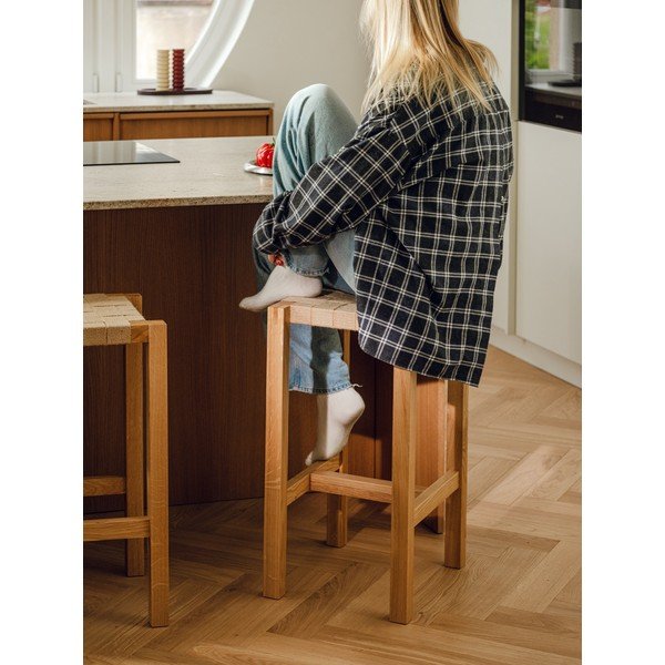 Sedia da bar di colore naturale in rovere massiccio (altezza della seduta 68 cm) Toli – noo.ma-image-3