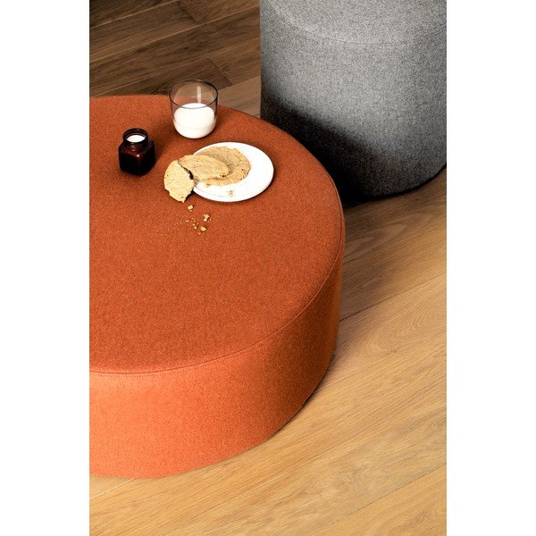 Poggiapiedi color terracotta con rivestimento in lana Folk – noo.ma-image-2